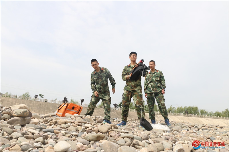甘谷消防积极开展辖区山岳、水域救援实地实战
