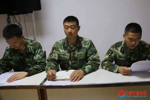 七里墩中队召开军人大会贯彻落实部局改革教育