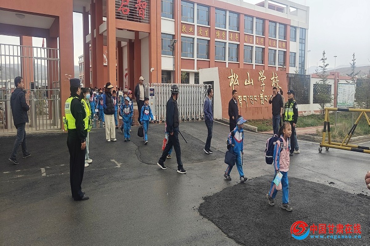 b1793896bd1852692add8805ed837a0c.jpg nEO_IMG_护学岗勤务.jpg