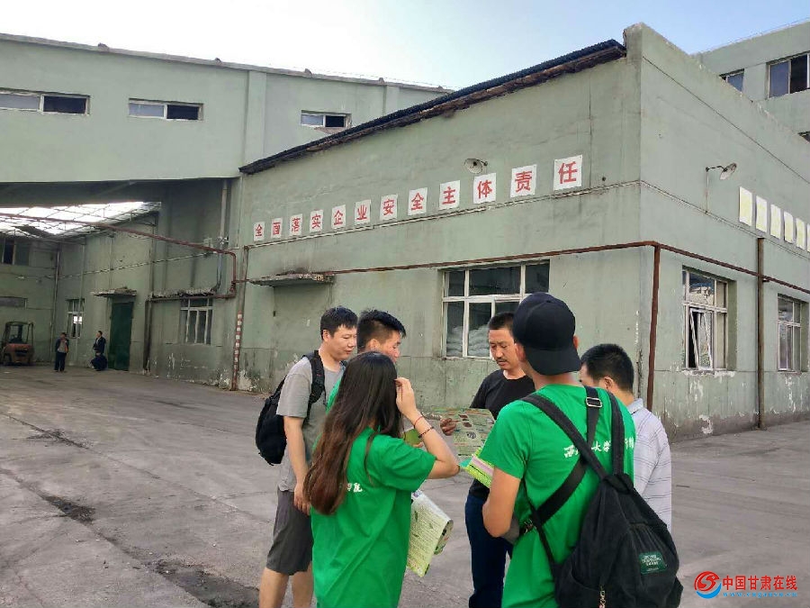 漳县:禁毒宣传进企业 (11).jpg