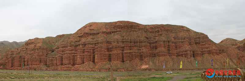 25006db141530c4f9eafd67302bfc66e.jpg 张掖地质公园窗棂状宫殿式丹霞--高车穹庐 - 复件.JPG